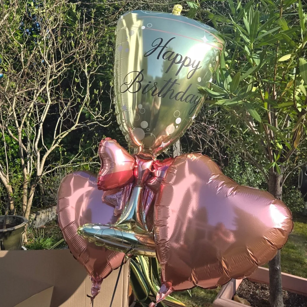 Heliumballon-Geschenk "Happy Birthday" Champagnerglas mit Schleife