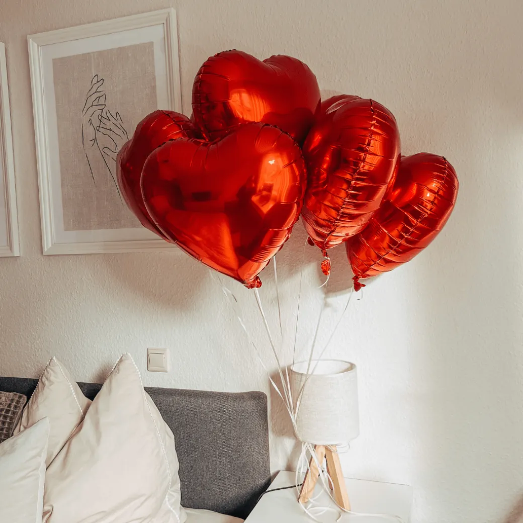 Heliumballon-Geschenk Valentinstag Rote Herzen inkl. Liebeskarte